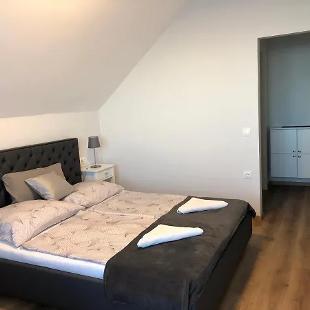 Tóranéző Ház *