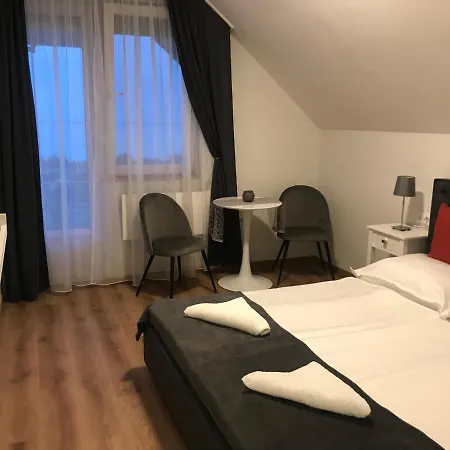 Tóranéző Ház